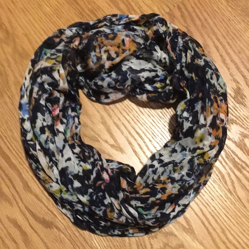 The Limited Scarf